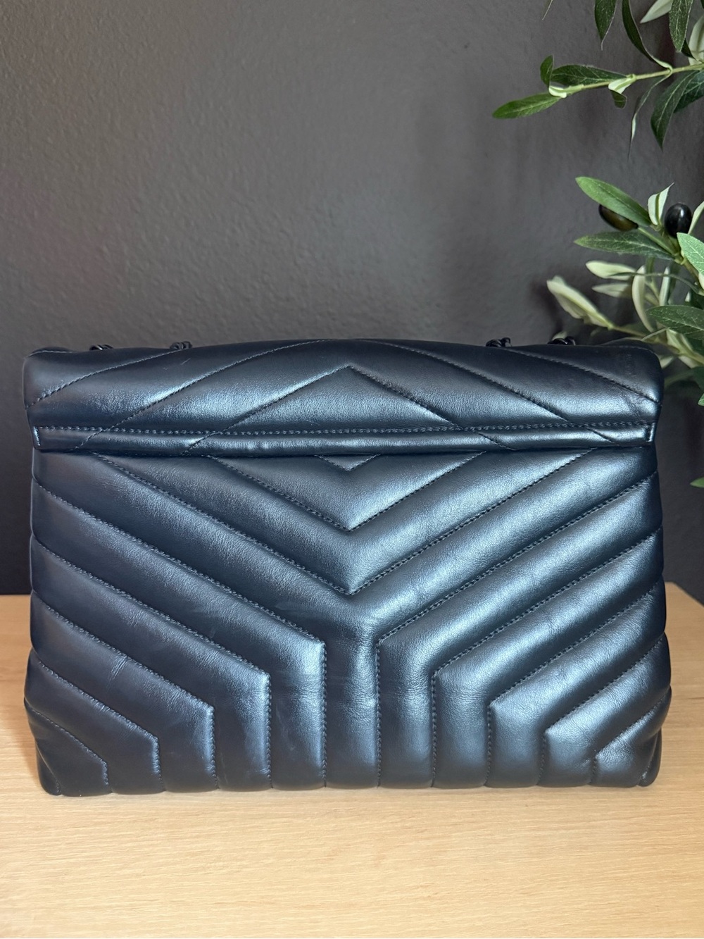 Saint Laurent Black Loulou Quilted Leather Shoulder Bag with Black YSL (Medium) - Picture 5 of 11